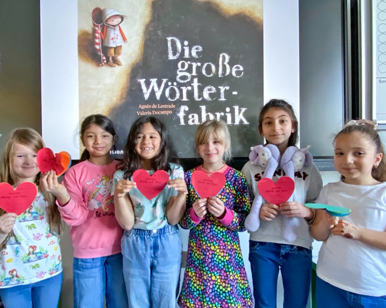 Kinder im Deutschunterricht der 2. Klasse