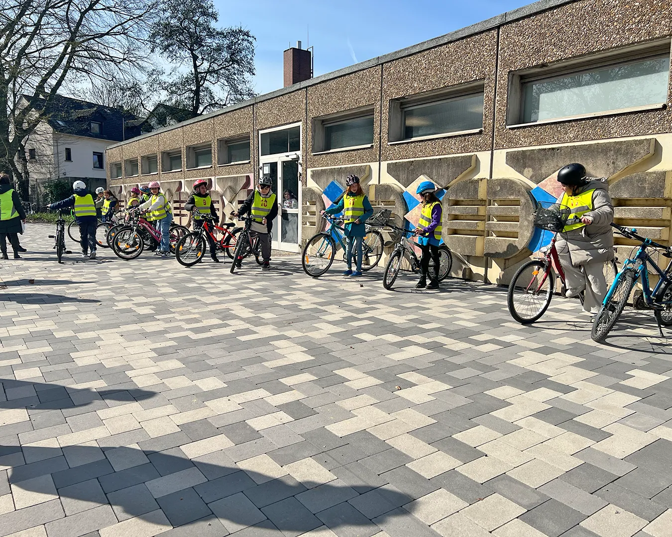 Kinder des 4. Jahrgangs beim Fahrradtraining