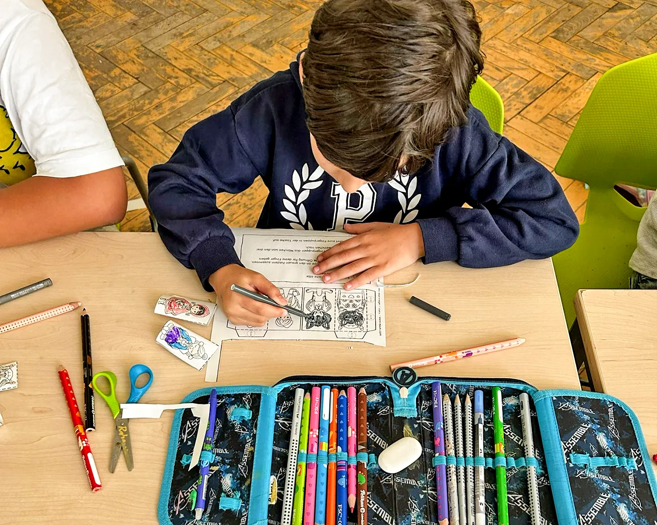 Kinder im Deutschunterricht der 2. Klasse