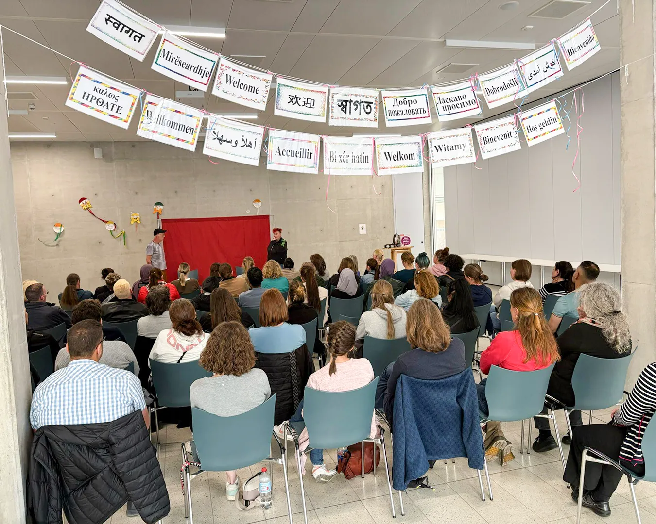 Kinder im Deutschunterricht der 2. Klasse