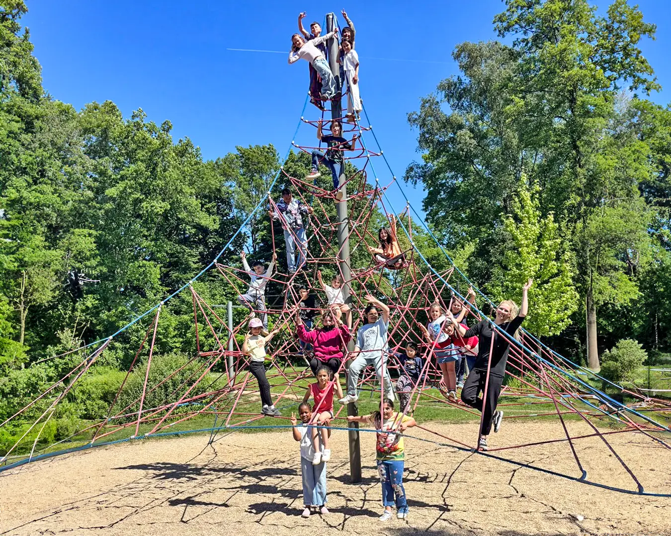 Besuch des Spielplatzes der Loewenklasse